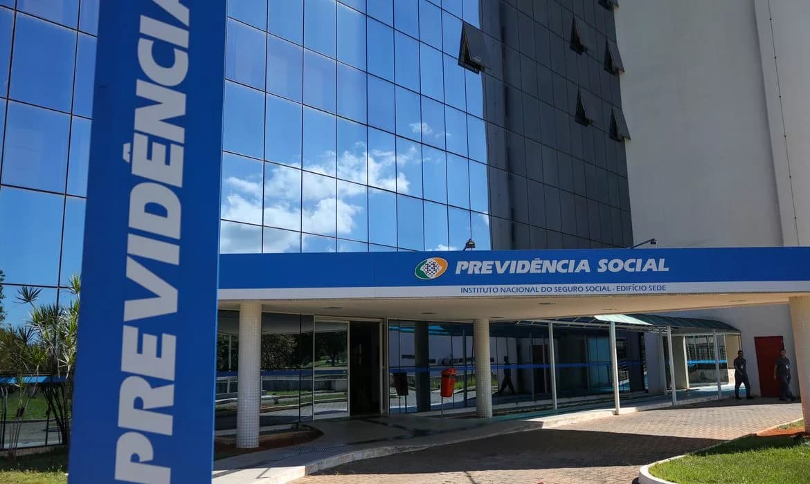 INSS afasta 4 técnicos por suspeita em descontos irregulares