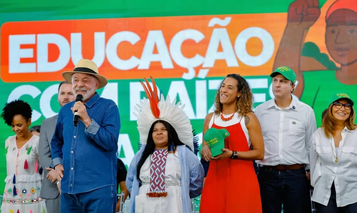 Lula critica Trump por recusa em dialogar sobre tarifas