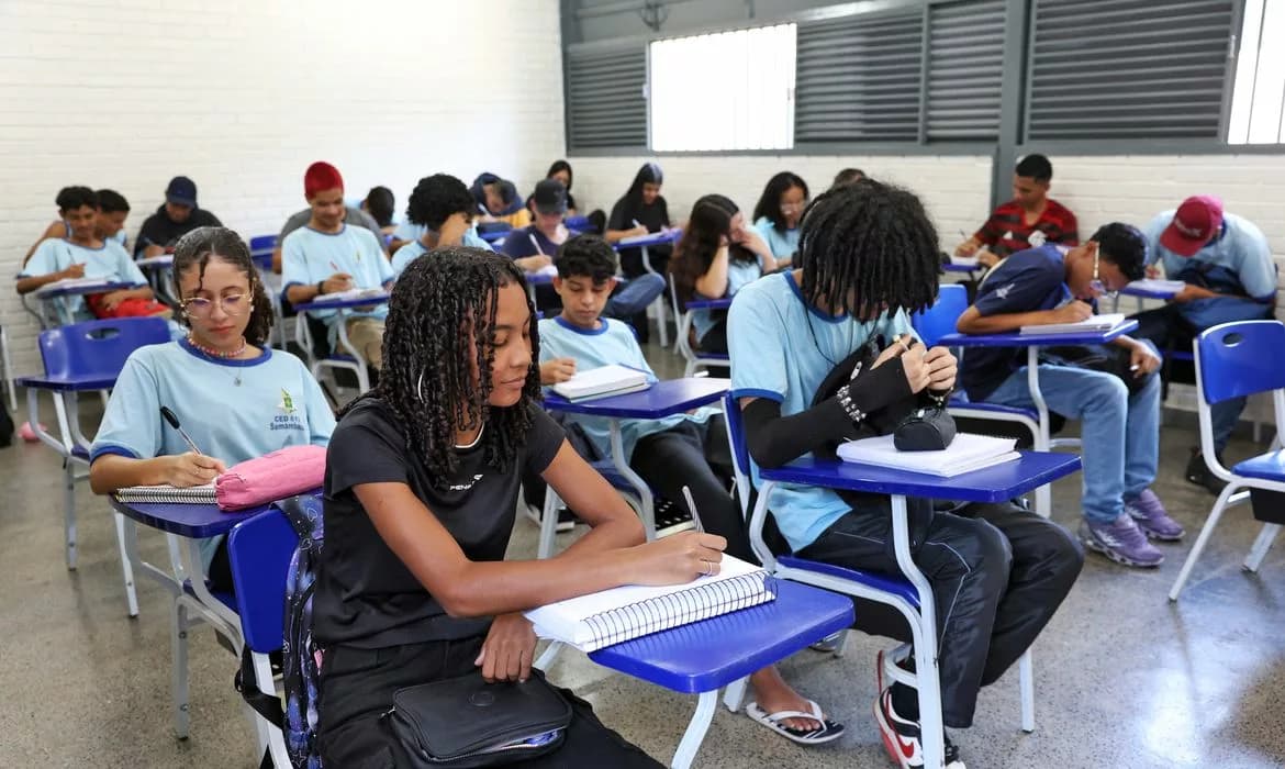 Pé-de-Meia: 5ª parcela paga a nascidos em março e abril