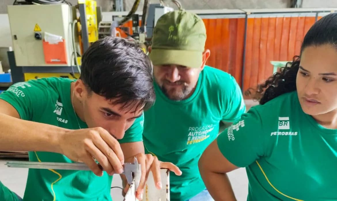Petrobras busca em apps como Uber profissionais para vagas em terceirizadas
