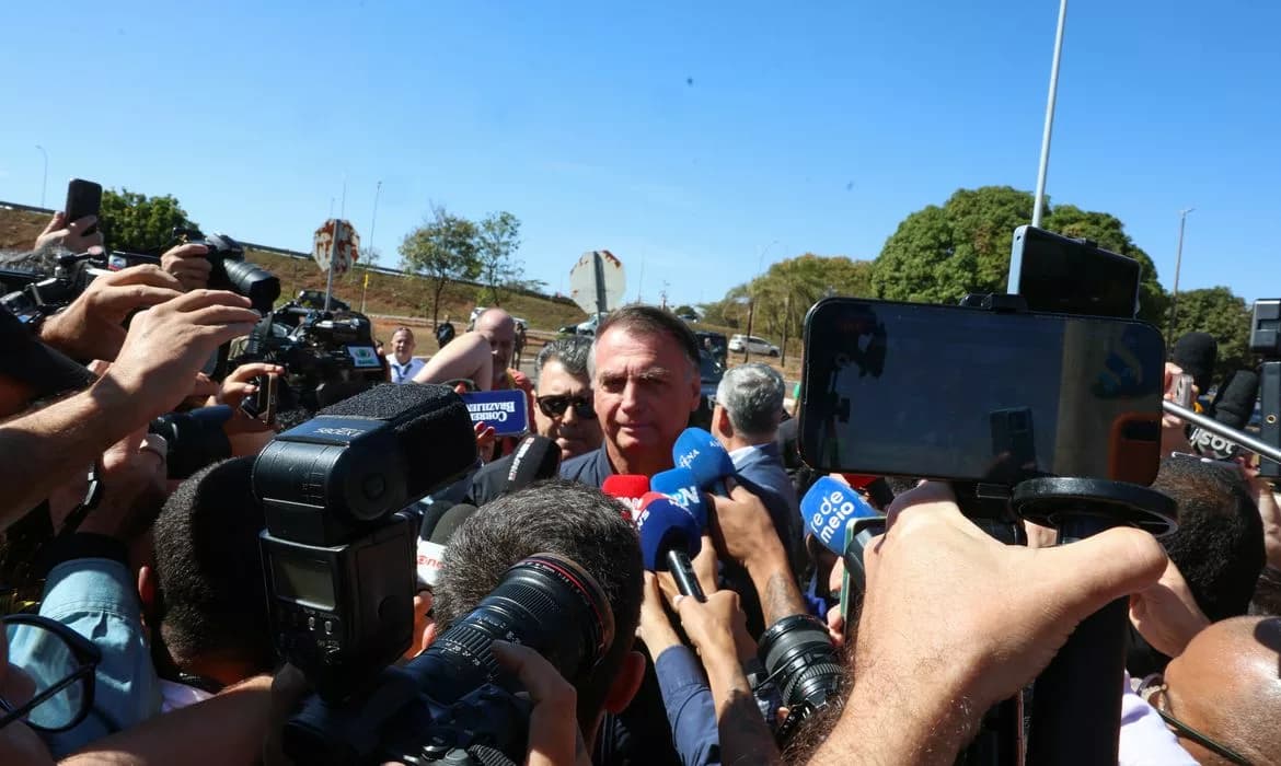 PGR pediu cautelares a Bolsonaro por risco de fuga e obstrução de justiça