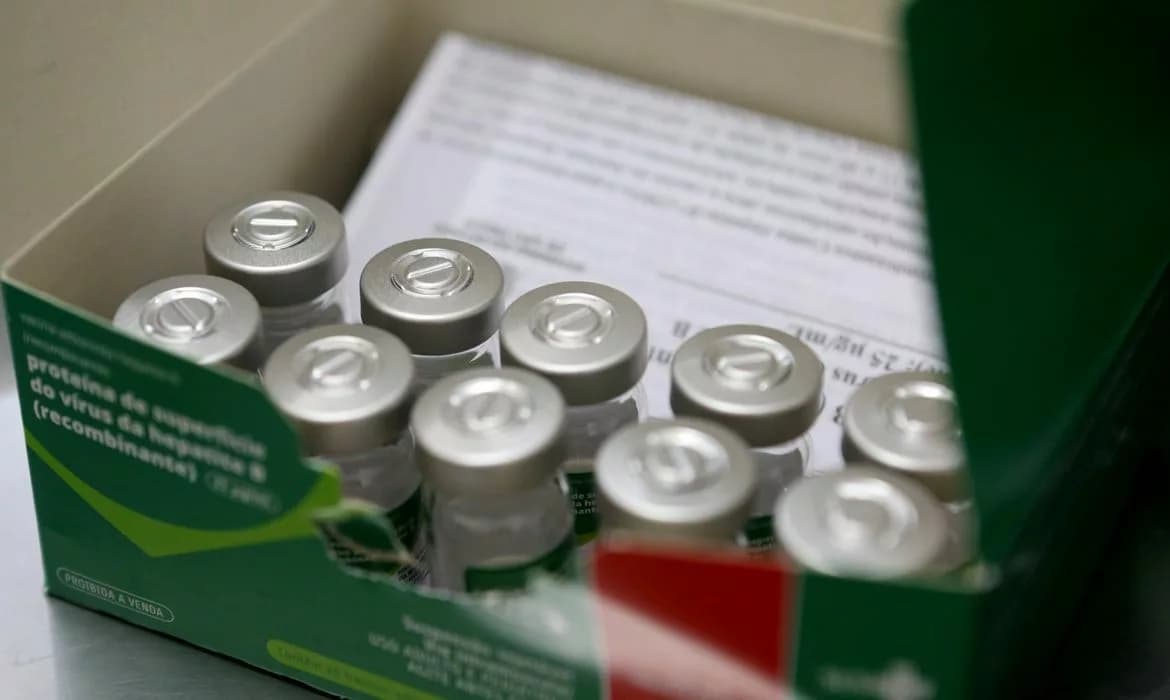 RJ testa e vacina quilombolas e indígenas contra hepatite no Julho Amarelo