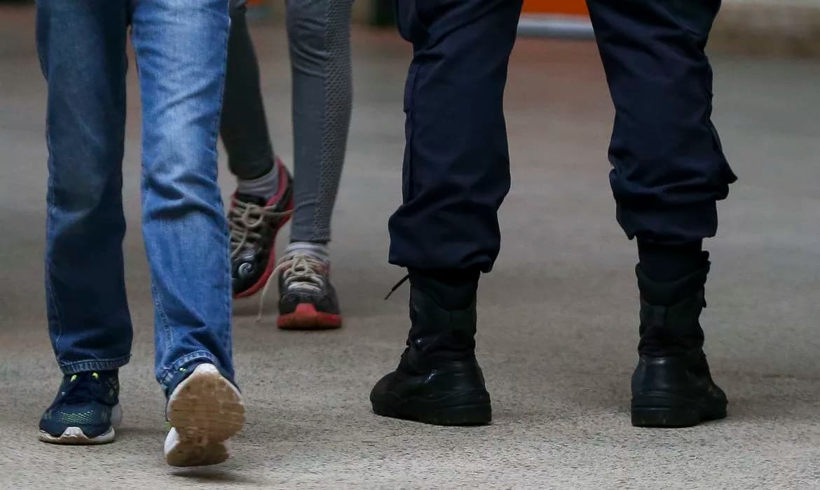 SP recorrerá de suspensão de PMs nas escolas