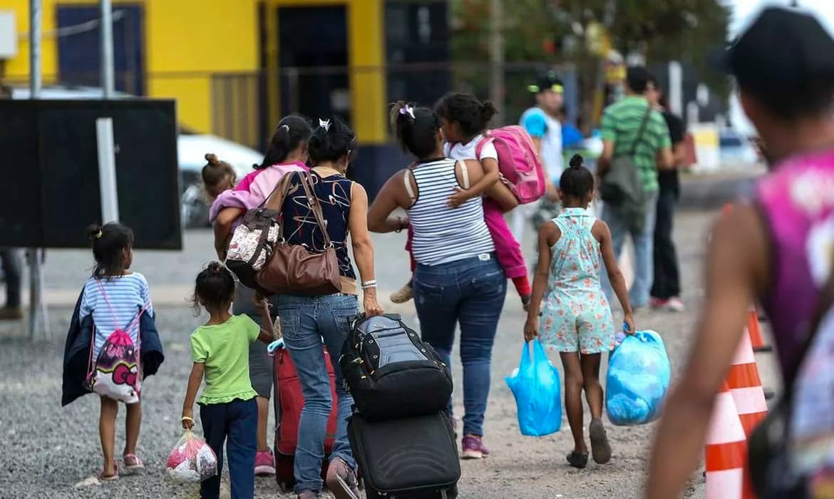 Venezuelanas no Brasil: estudo revela desigualdade no acesso a trabalho e serviços