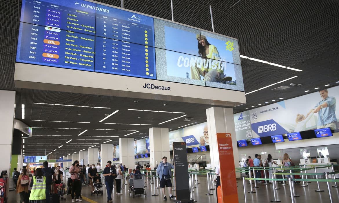 Anvisa exige alerta de mpox e sarampo em aeroportos e portos