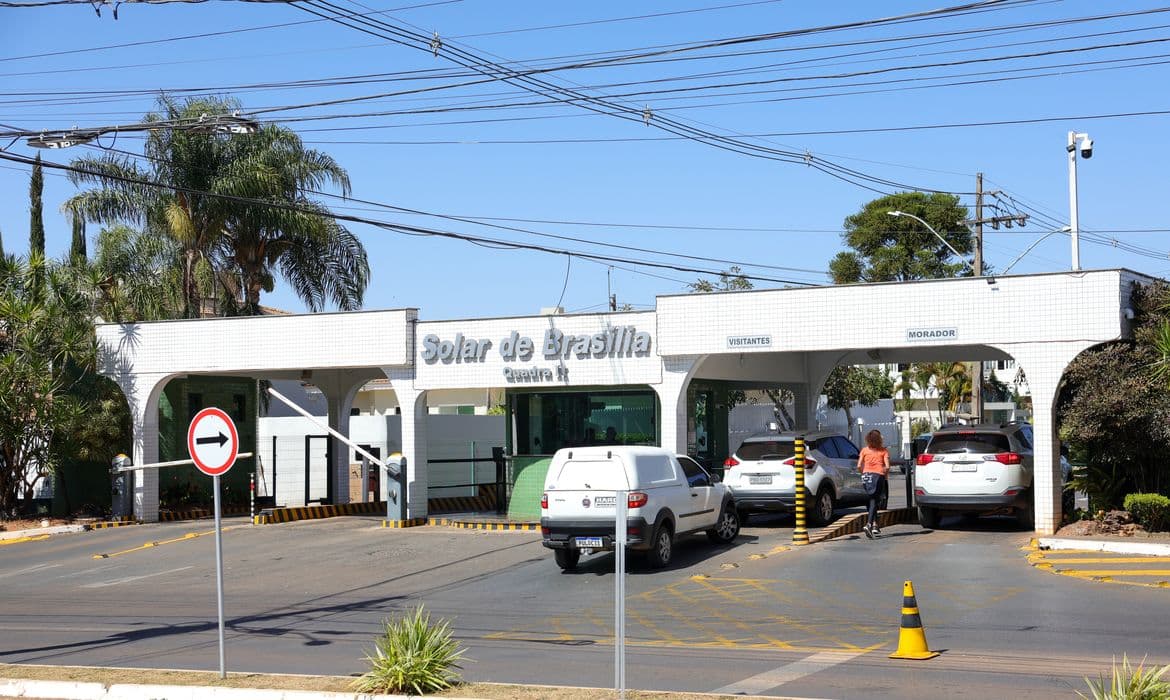 Bolsonaro deixa prisão domiciliar pela 1ª vez para exames médicos