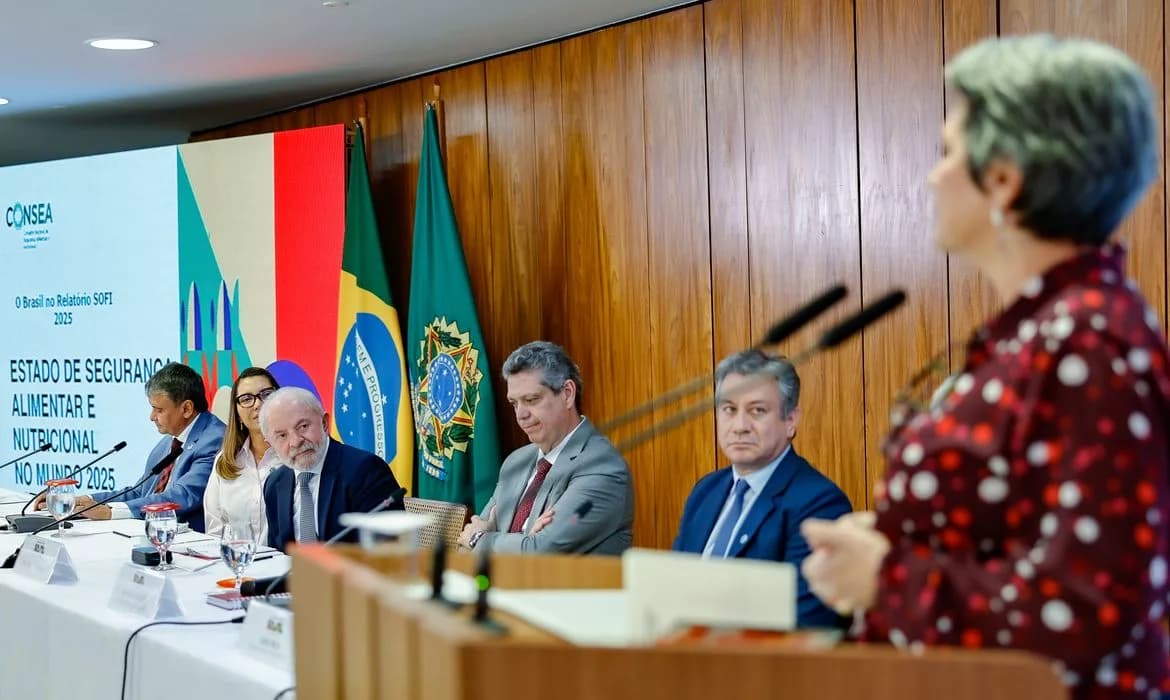 Brasil sai do Mapa da Fome; Lula pede política de Estado e emociona-se