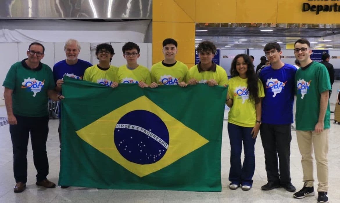 Cinco jovens representam o Brasil em Olimpíada de Astronomia na Índia