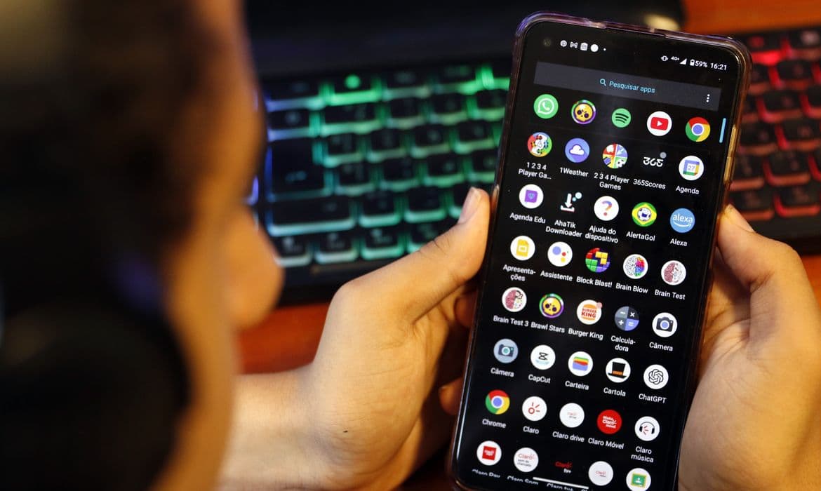 Câmara avança em lei para coibir adultização de crianças nas redes