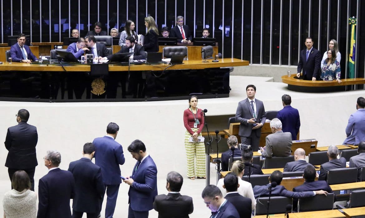 Câmara não pauta foro privilegiado nem anistia do 8/1 sem consenso