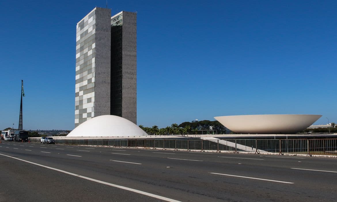 Congresso retoma com IR, bets e cassação de Zambelli na pauta