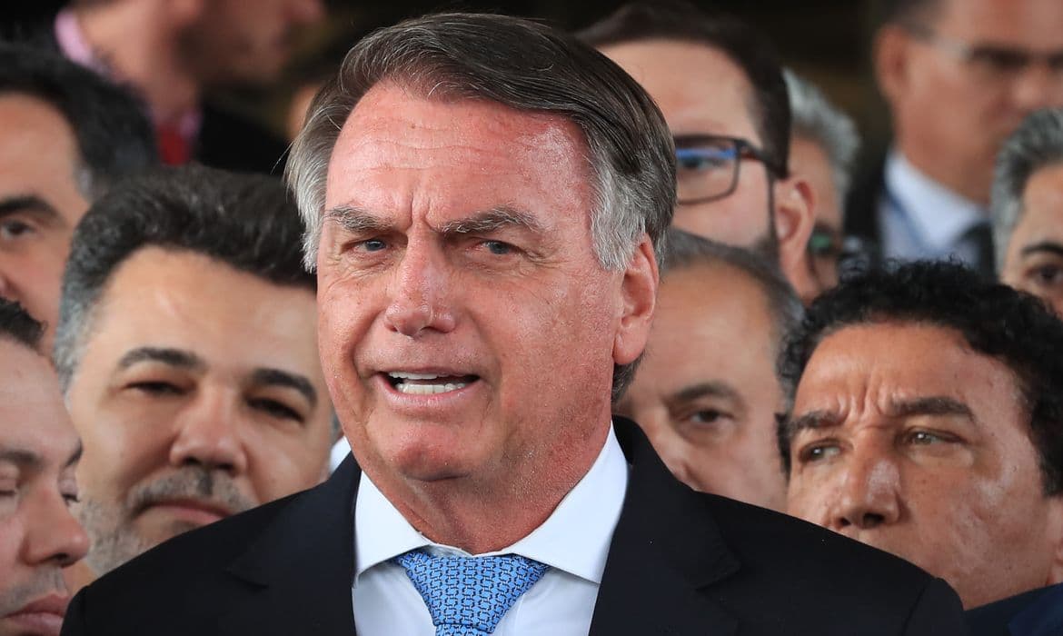 Defesa de Bolsonaro pede absolvição no STF e nega trama golpista