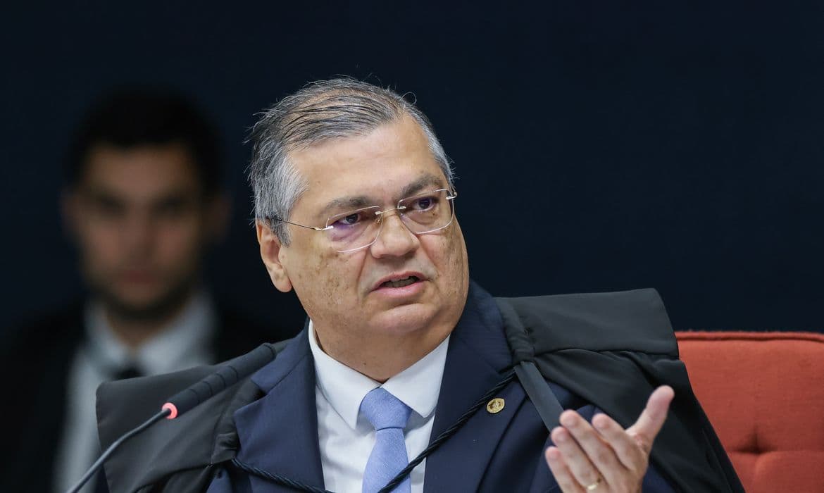 Dino manda PF investigar R$ 694 milhões em “emendas Pix” sem plano