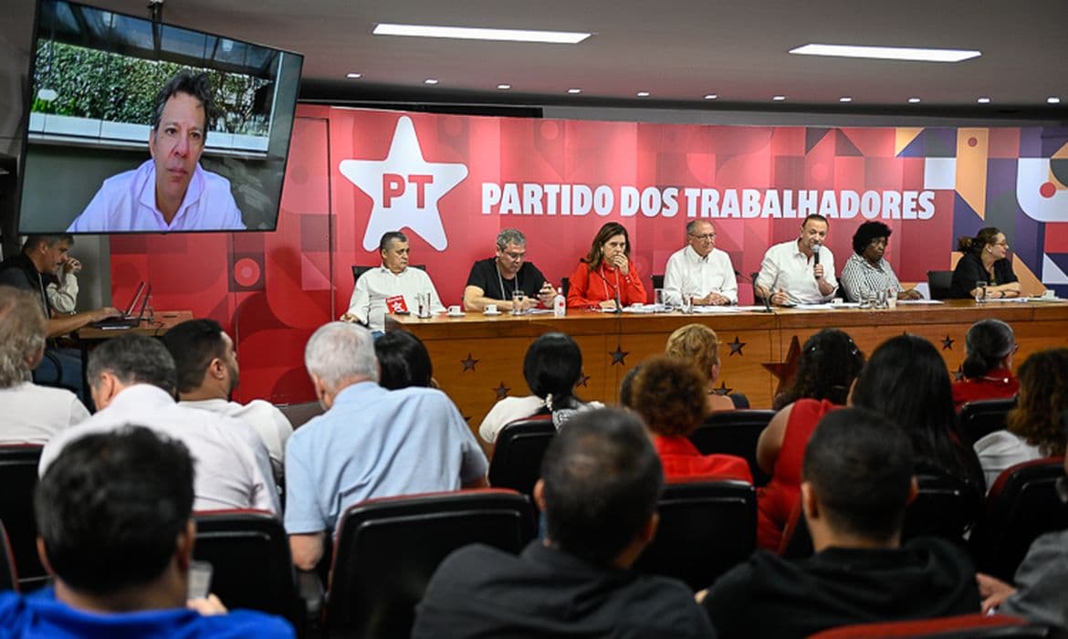 Haddad critica não correção do IR: 20 milhões pagaram imposto indevido