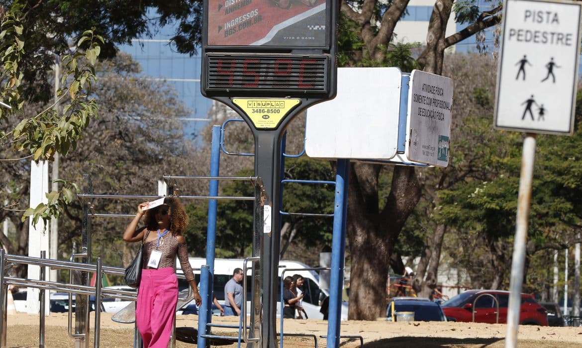 Inmet alerta para baixa umidade: perigo em 10 estados e DF