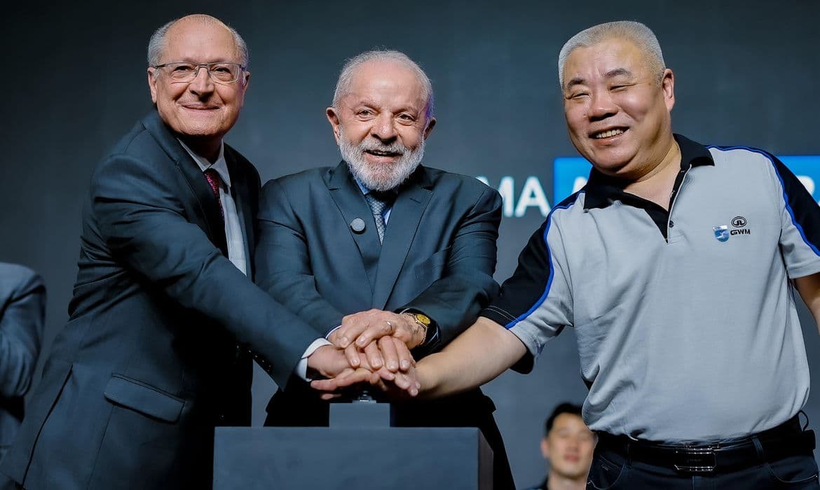 Lula defende China e rebate EUA em inauguração de montadora chinesa