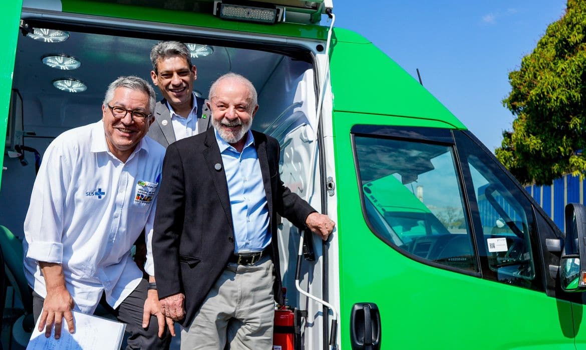 Lula entrega 400 clínicas móveis para ampliar acesso à saúde bucal