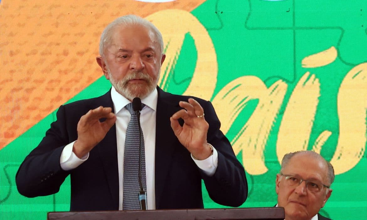 Lula envia projeto ao Congresso quarta para regulamentar redes
