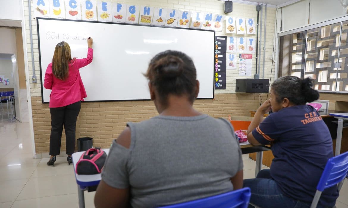 MEC adia pagamento da PND para quarta (6)