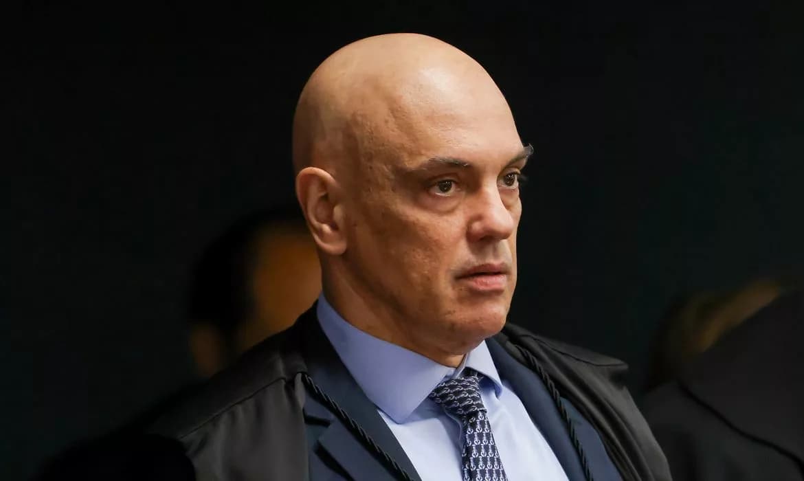 Moraes autoriza Tarcísio e aliados a visitarem Bolsonaro em casa