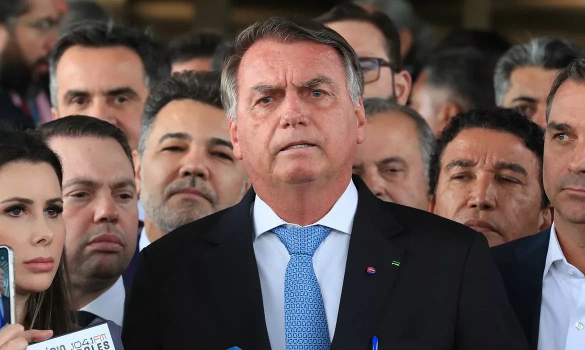 Moraes: Bolsonaro desrespeita STF e vai para prisão domiciliar