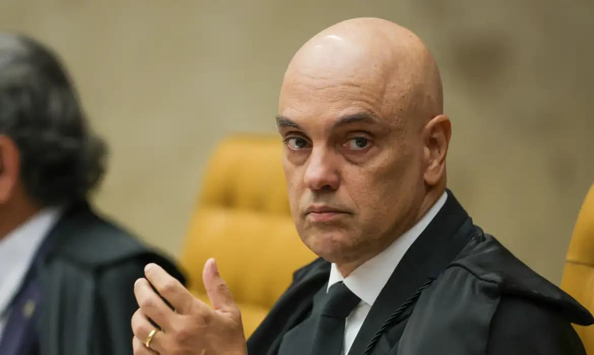 Moraes nega visita de deputado Gayer a Bolsonaro por investigação