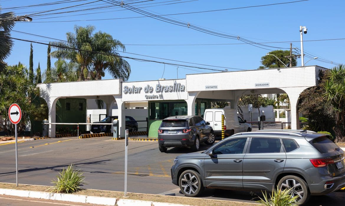Moraes: Visitas a Bolsonaro só com aval da defesa