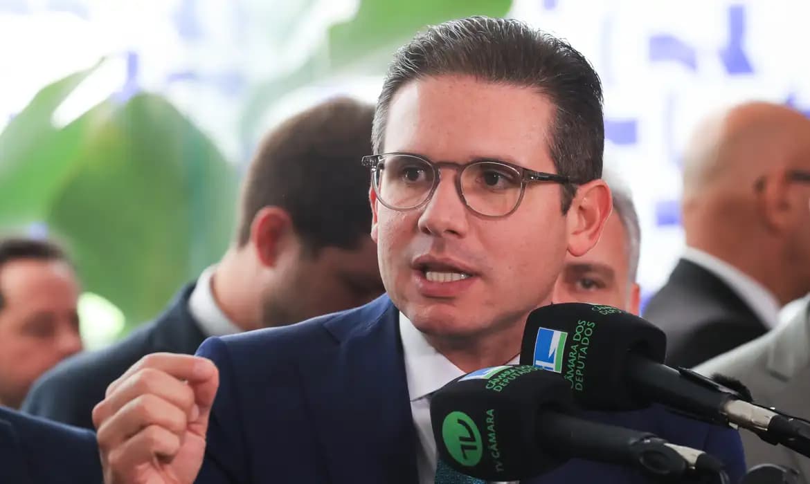 Motta pede afastamento de 15 deputados por motim e agressão na Câmara