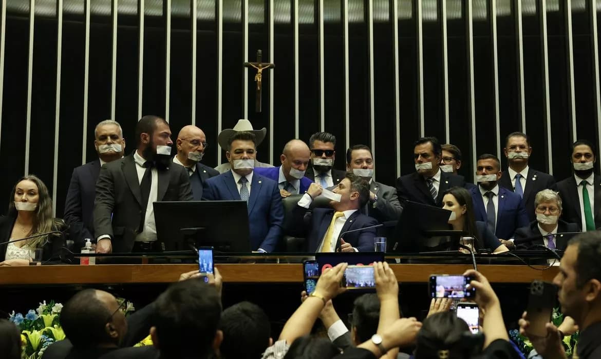Oposição no Congresso exige anistia do 8/1 e impeachment de Moraes