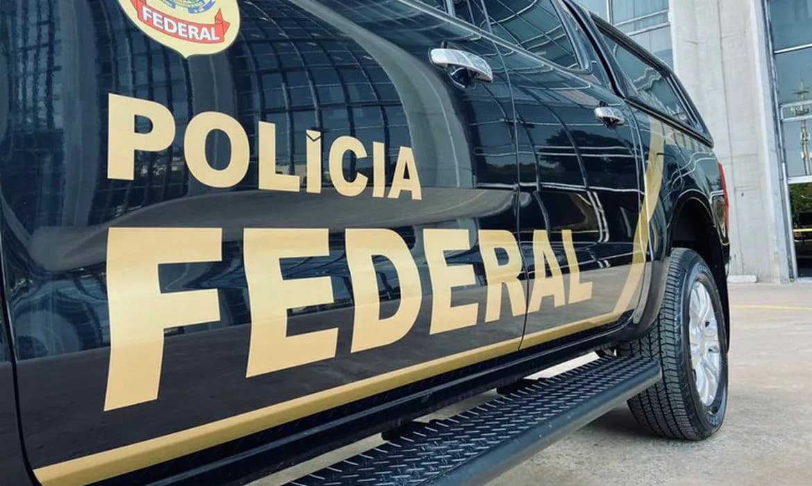 Prisão domiciliar para Bolsonaro; PF apreende celulares após quebra de cautelares.