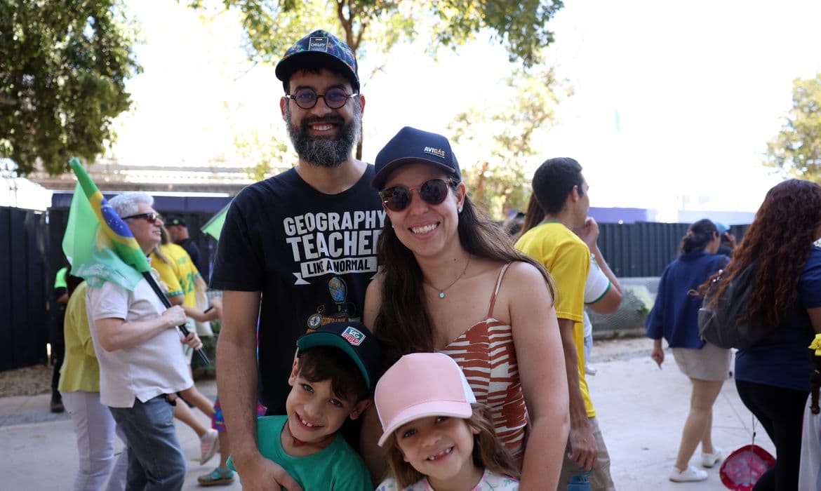 7 de Setembro: Desfile destaca soberania com Curupira e Zé Gotinha em Brasília