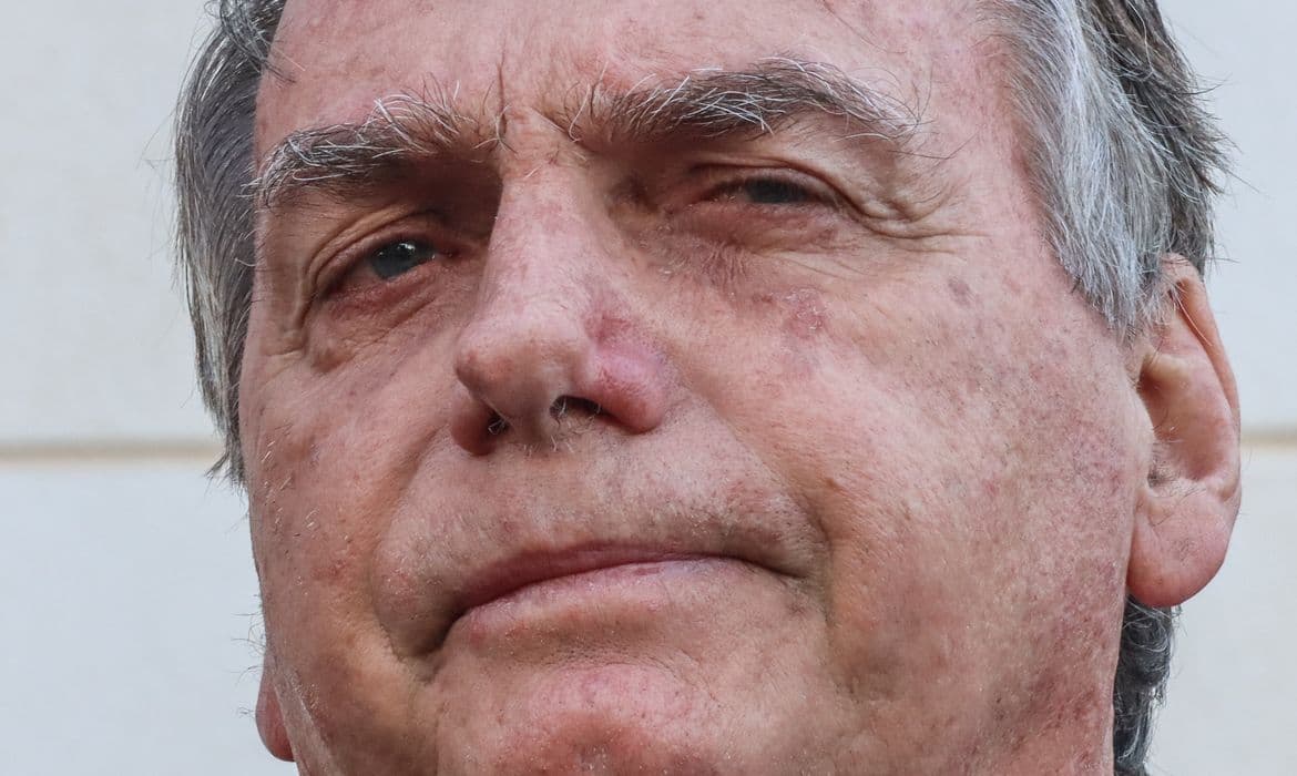 Bolsonaro e aliados condenados: STM julgará patentes; prisão não é imediata