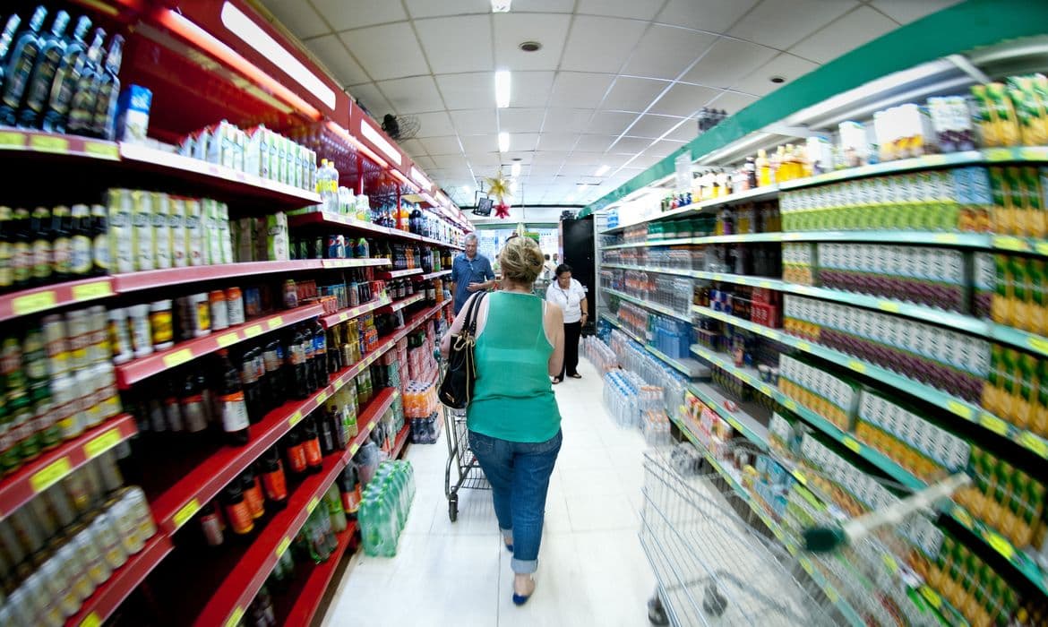 Cesta básica paulistana tem 4ª queda seguida; -2,21% em agosto por proteínas