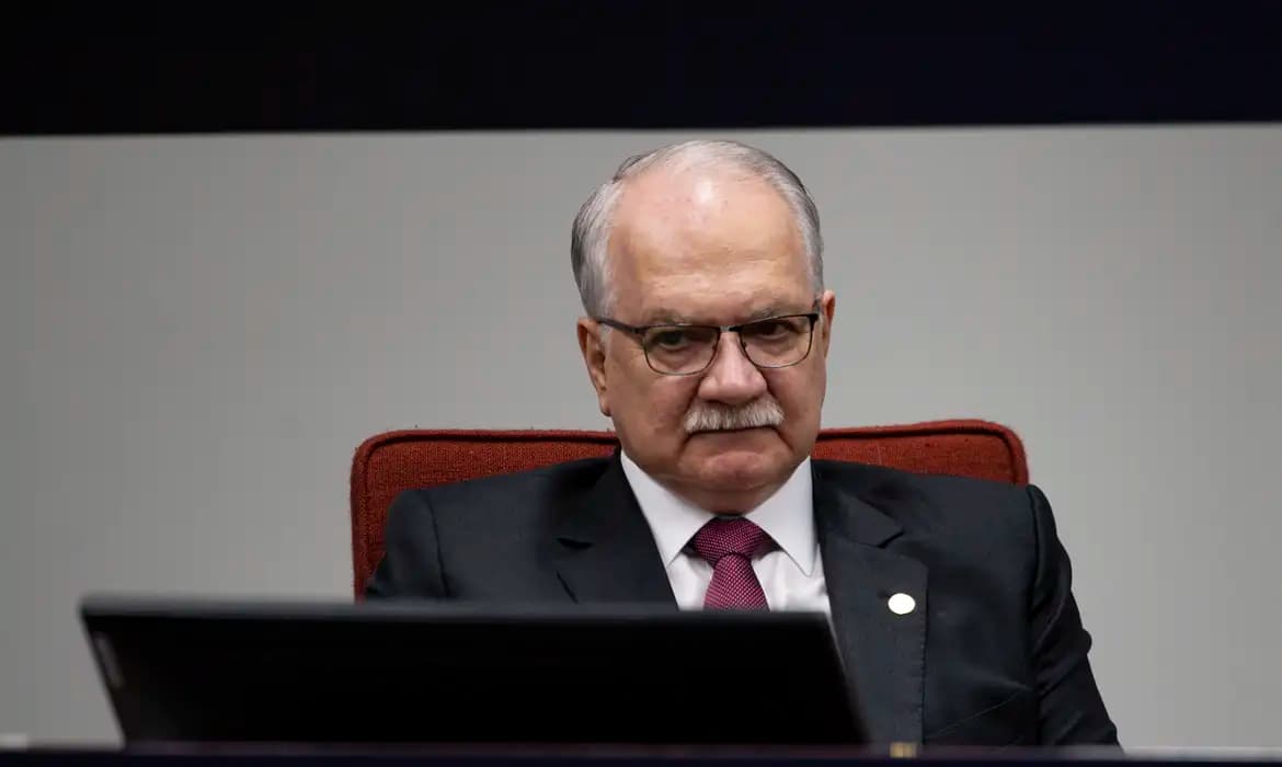 Fachin toma posse na presidência do STF nesta segunda; Moraes será vice
