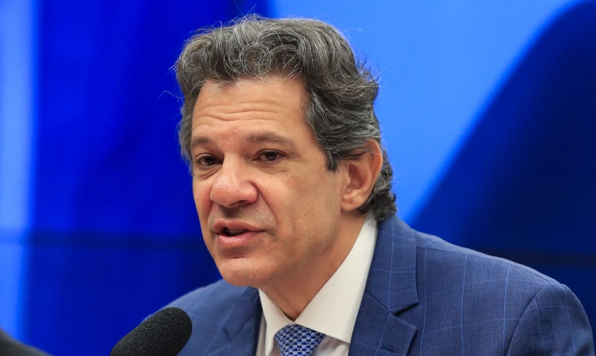 Haddad minimiza tarifaço dos EUA, mas admite prejuízo a famílias
