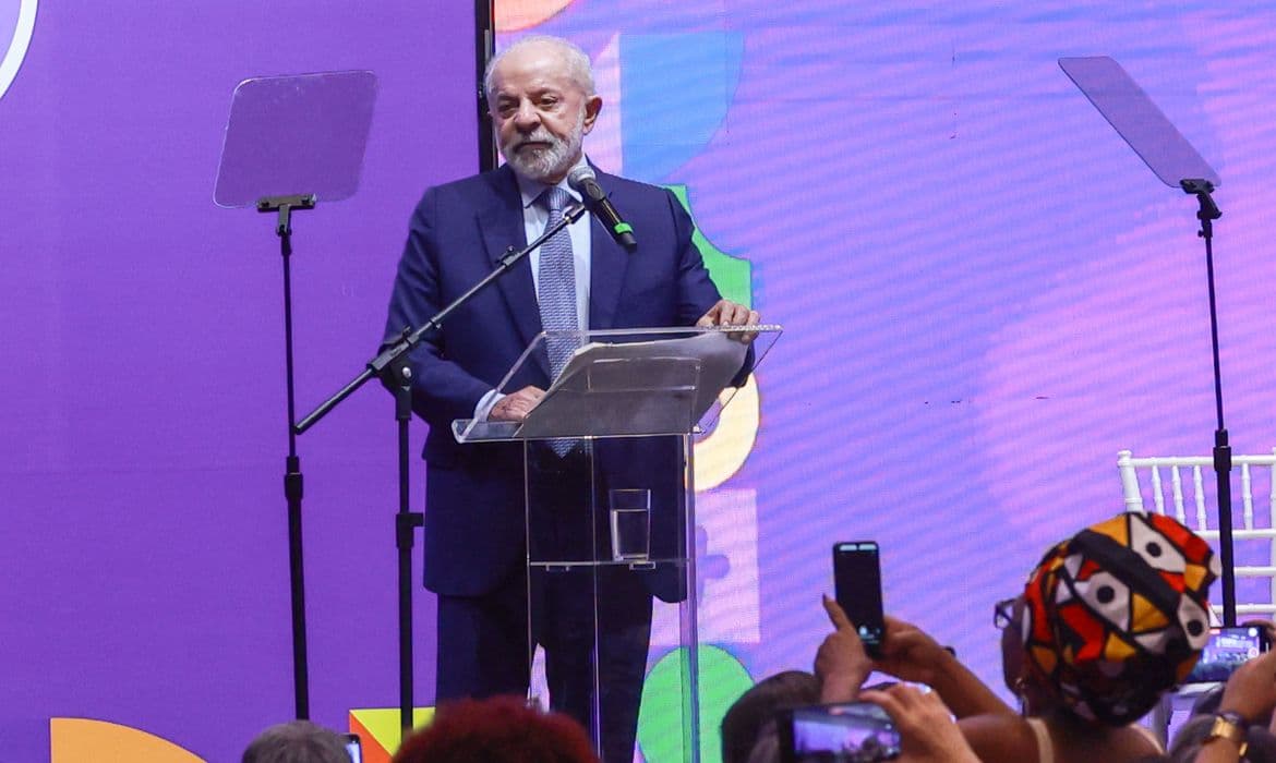 Lula amplia licença-maternidade por internação de mãe ou bebê