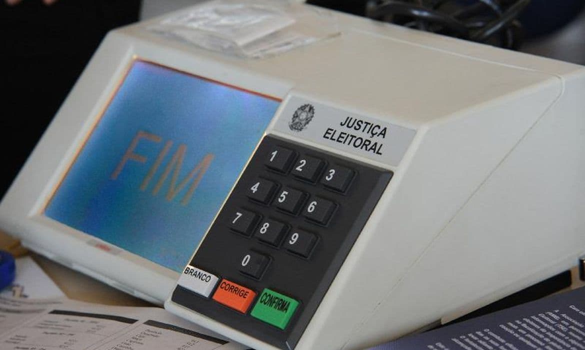Lula sanciona lei da Ficha Limpa com redução de inelegibilidade, veta retroatividade.