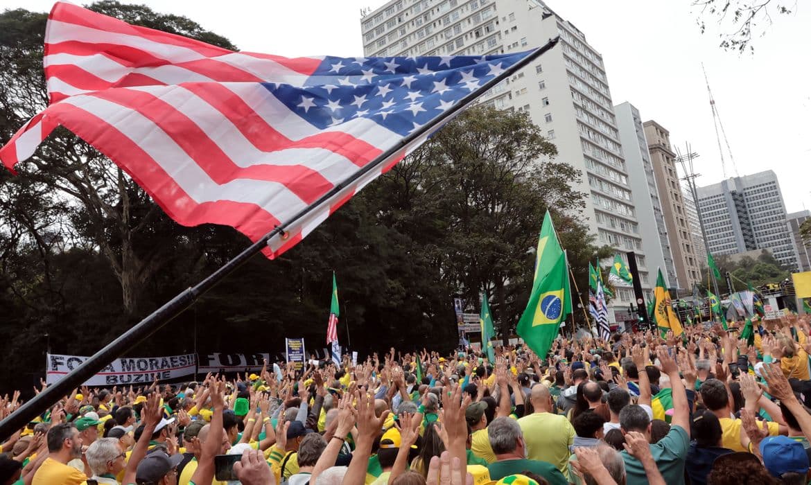 Manifestantes pró-Bolsonaro pedem anistia e impeachment de Moraes no 7 de Setembro