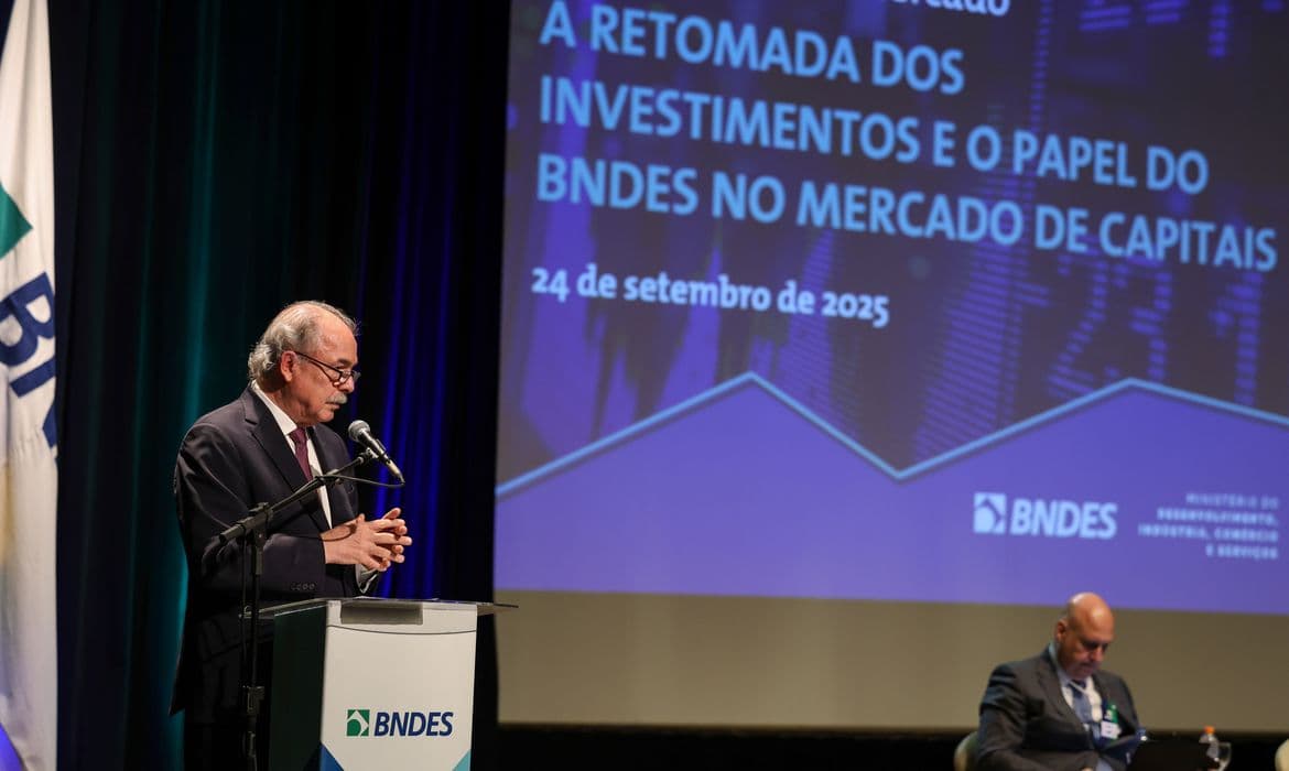 Mercadante defende democratizar mercado de capitais e atuação do BNDES em setores-chave