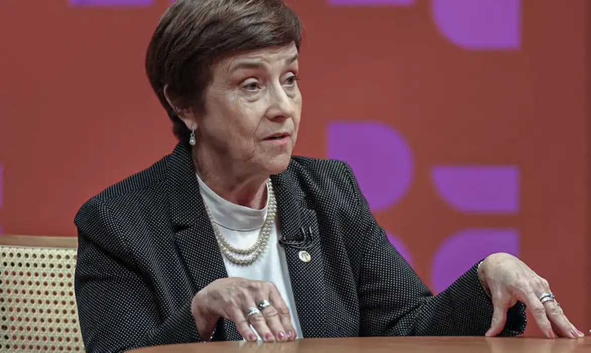 Ministra do TST debate escala 6×1, reforma e trabalho escravo no DR com Demori
