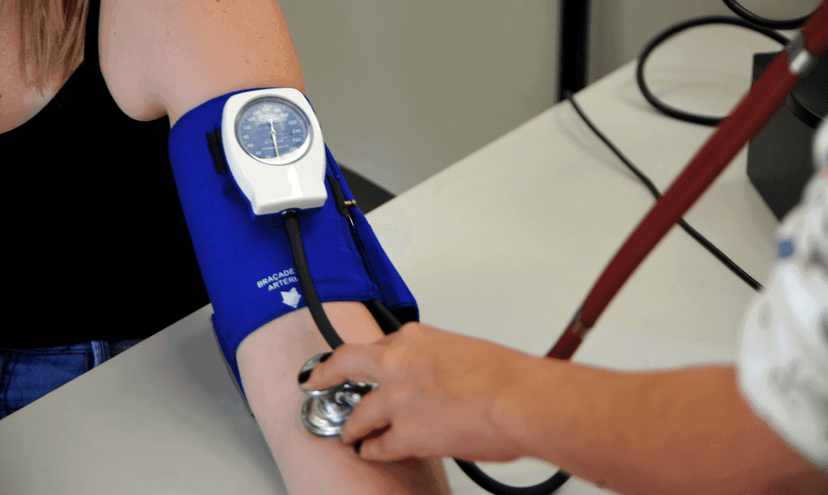 Nova regra: Pressão 12 por 8 não é mais normal, é pré-hipertensão