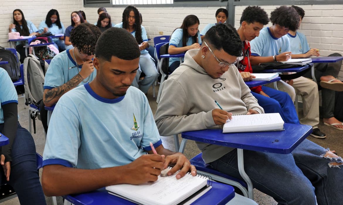 Pé-de-Meia: 7ª parcela começa hoje para 3,4 milhões de estudantes