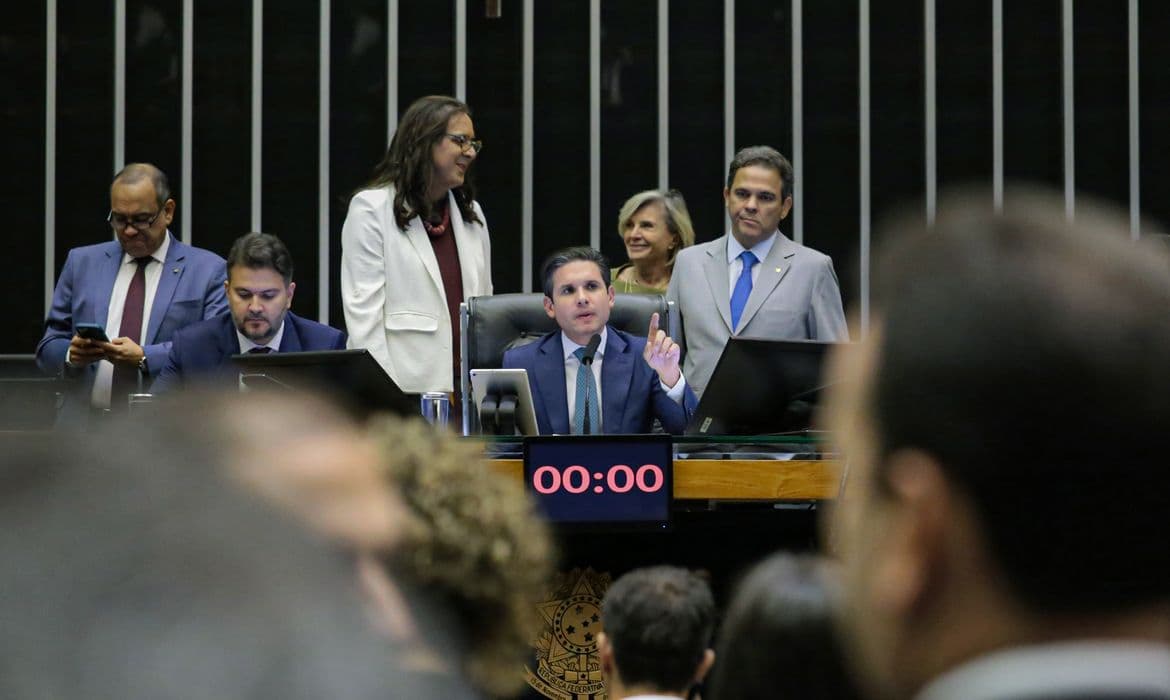 PEC da Blindagem: Críticos alertam para impunidade em uso de emendas
