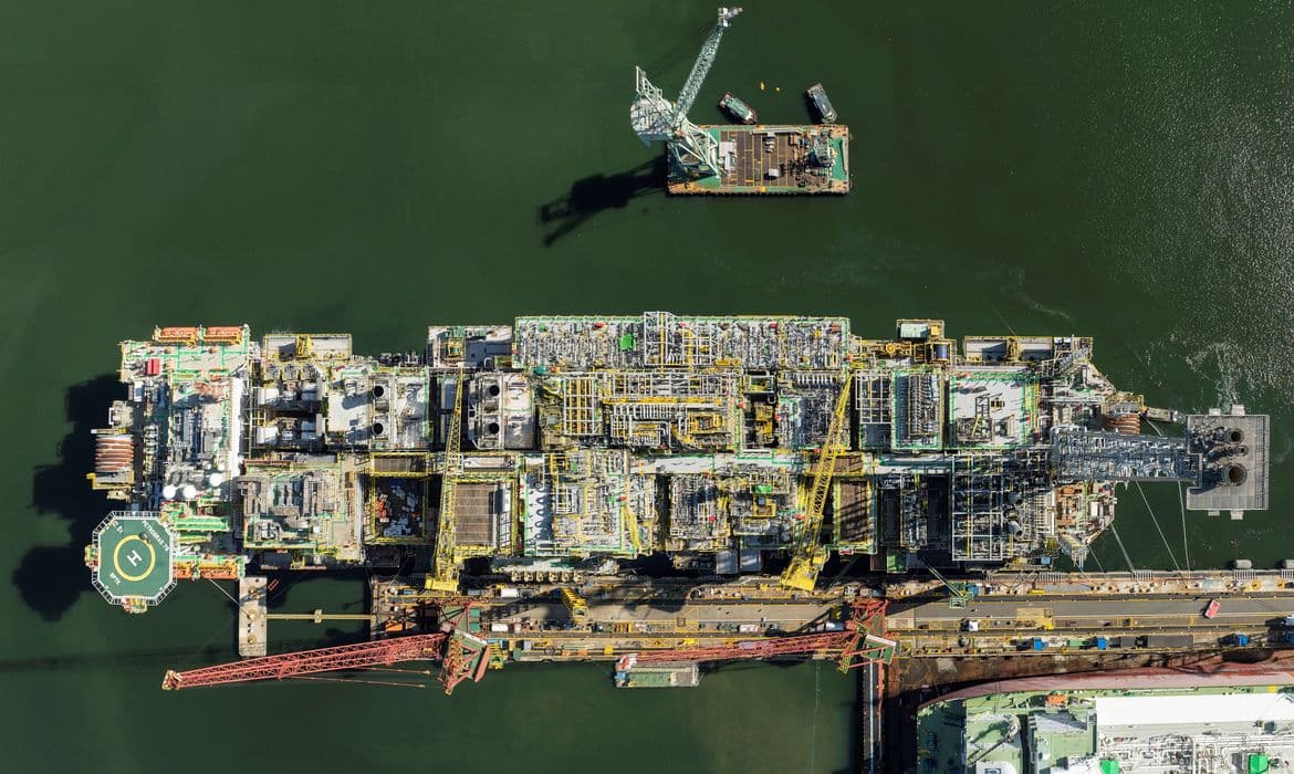 Petrobras P-78 chega ao pré-sal de Búzios e pode aumentar produção em 20%