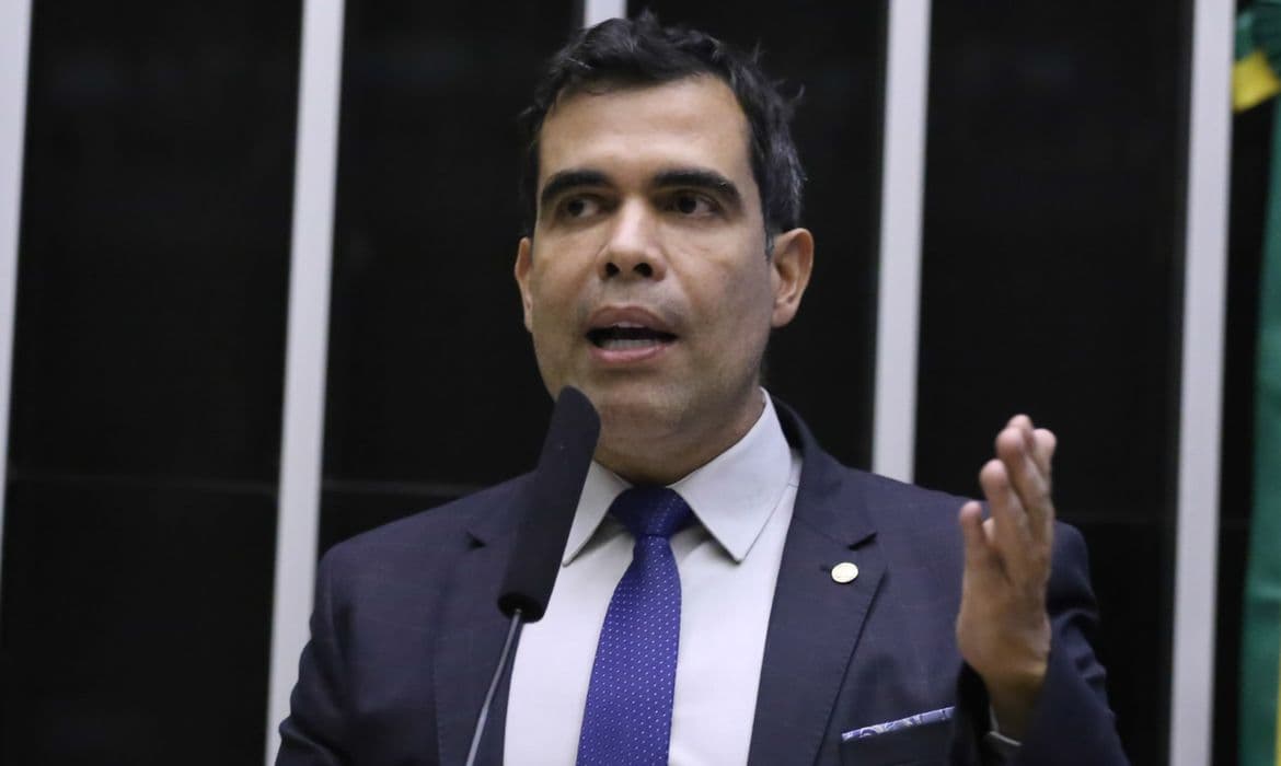 PF afasta governador do Tocantins em operação contra desvio de R$ 73 mi