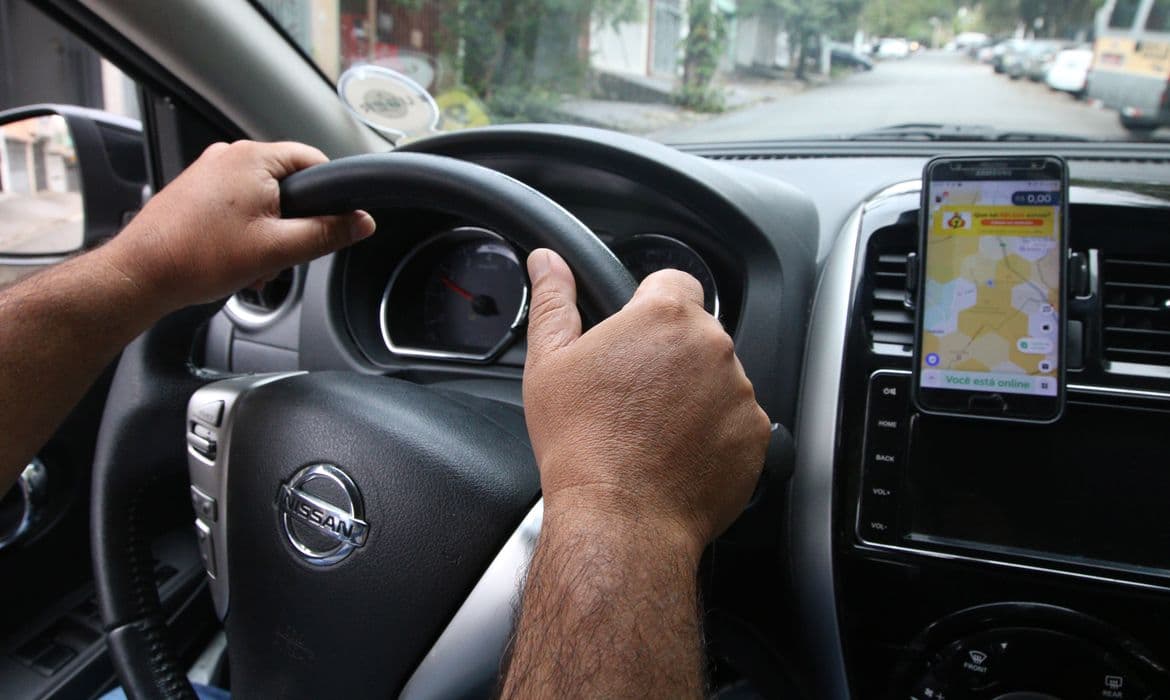 PGR é contra vínculo trabalhista de motoristas de app; STF julga caso