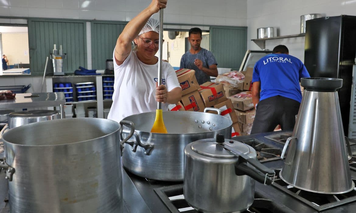 PNAE perde 8,8% do poder de compra sem reajuste desde 2023