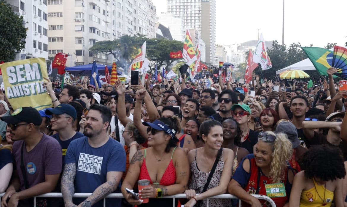 Protesto em Copacabana: 41 mil contra anistia e PEC da Blindagem
