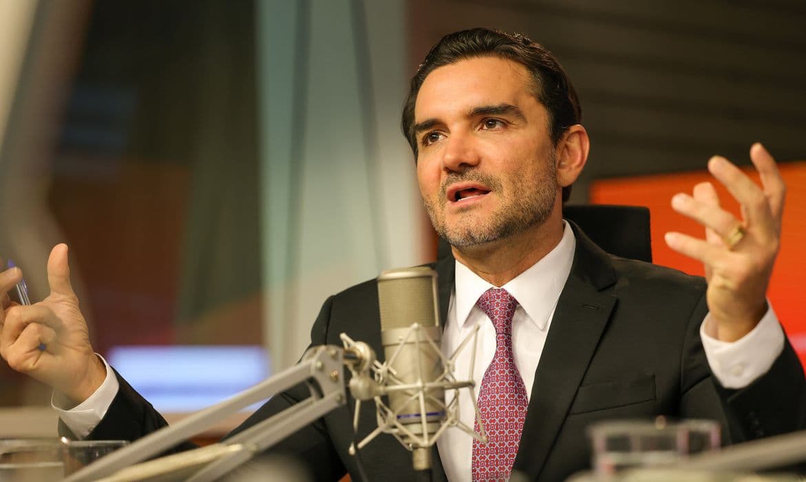 Sabino deixa Turismo após União Brasil romper com governo Lula