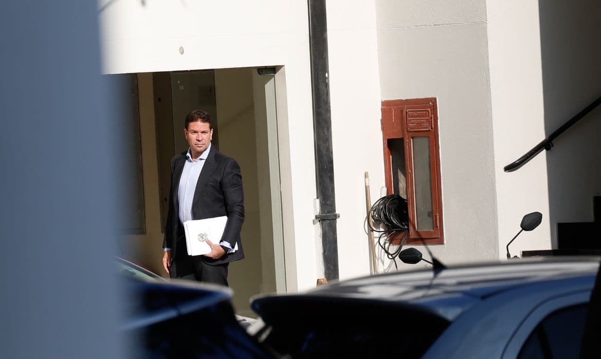 STF: Fux muda voto e defende suspensão total de ação contra Ramagem